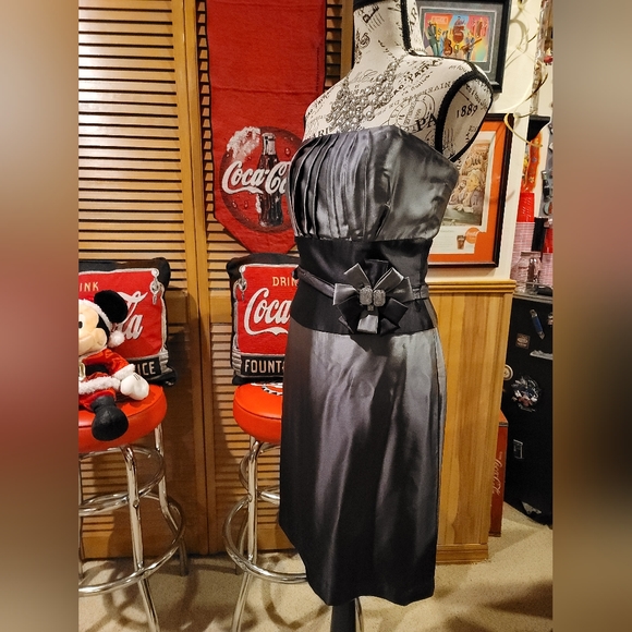 WHITE HOUSE - BLACK MARKET - Women's Size 0 - 100% Silk - PARTY DRESS - Picture 3 of 9